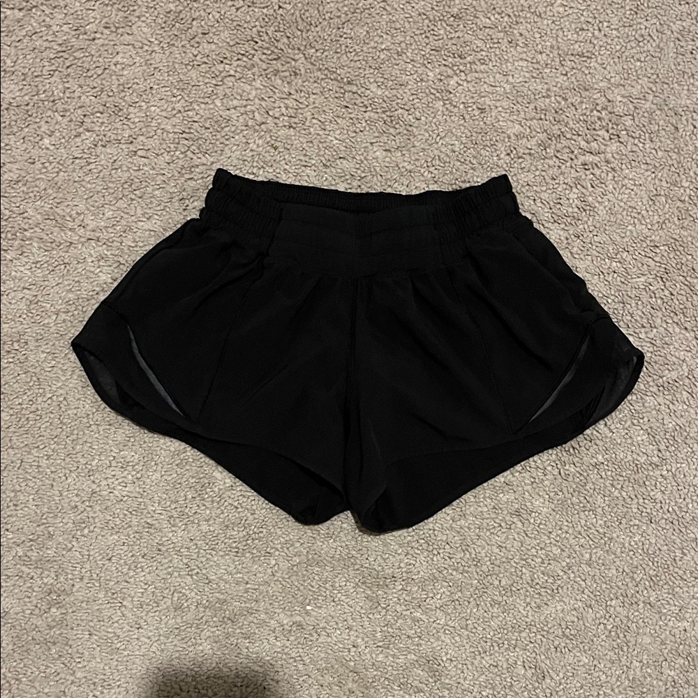 LULULEMON HOTTY HOTS 2.5 inch Black Women's Shorts